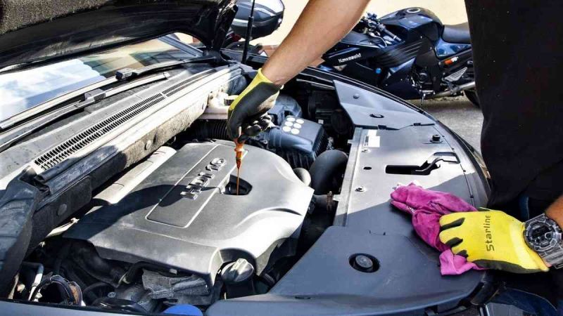 Expect Incompetence at Lube Center Warns Mechanic 