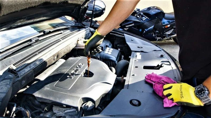 Lawyer Warns Car Owners About Dealership Maintenance Scam