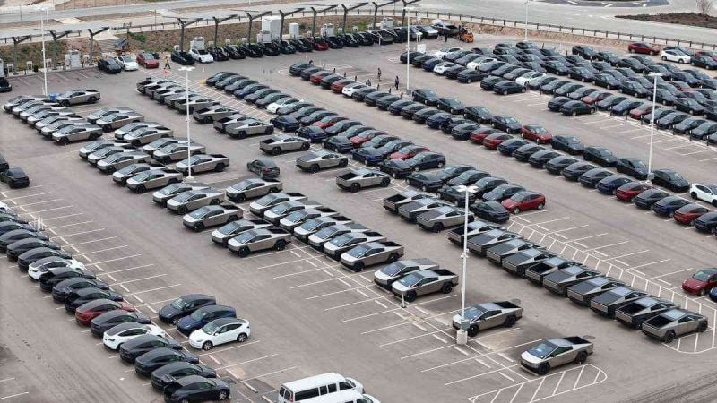 Over 100 Cybertrucks Spotted At Giga Texas - Run Rate Per Day Could Be Approaching 100