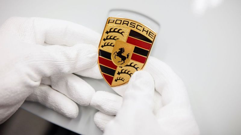 Porsche Crest
