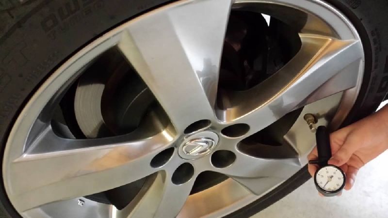 Image of tire pressure gauge by John Goreham