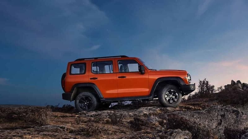 With A Bronco Front End, The 300 Cybertank Sags Into The Market