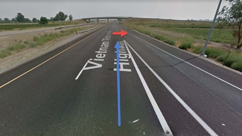 Tesla Autopilot right lane merging problem