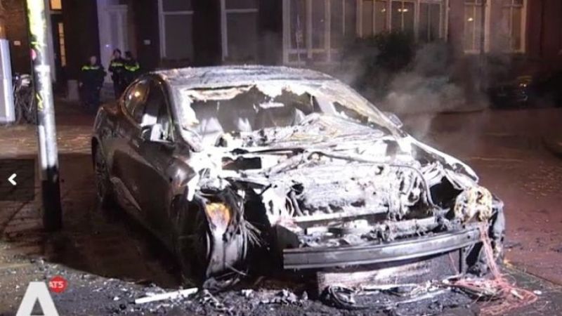 Tesla Model S Burning in Amsterdam