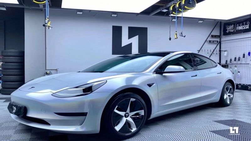 A Tesla with a white wrap