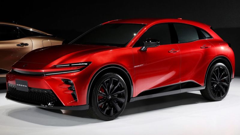 Toyota Crown CoupeConvertible May Actually Be a Thing in The Next Coming Years