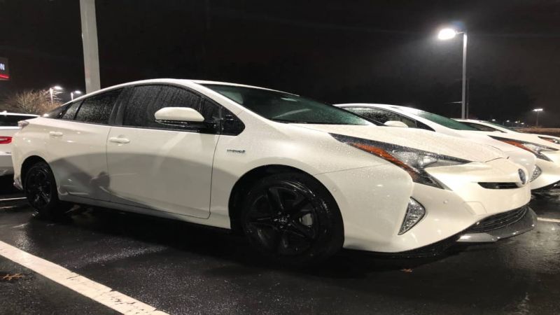 Toyota Prius white color