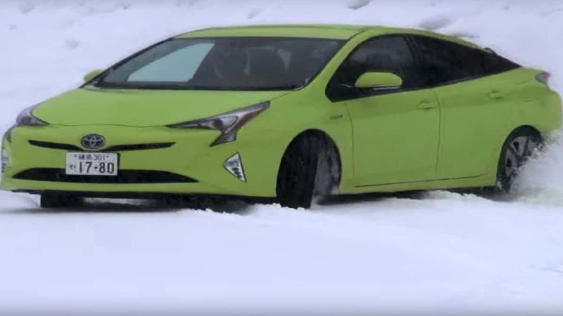 How Toyota's Prius AWD system works.