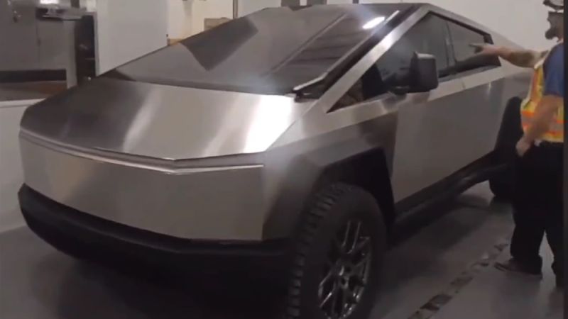 Video Taken Up Close With the Latest Cybertruck