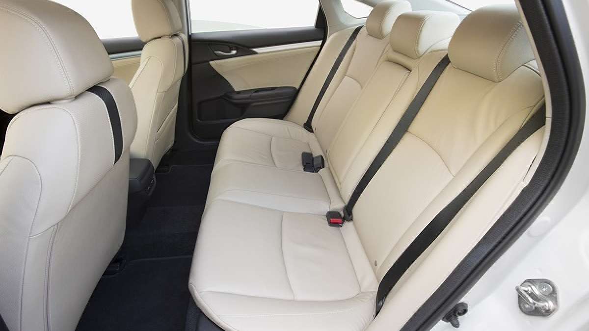 2016_Civic_rear_ seat
