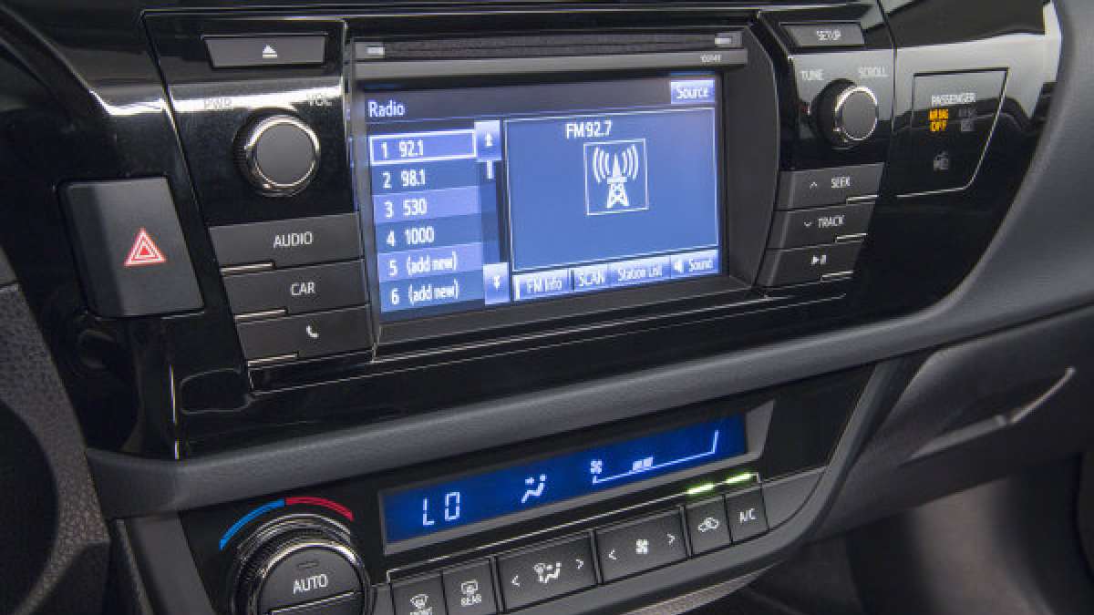 16 corolla infotainment