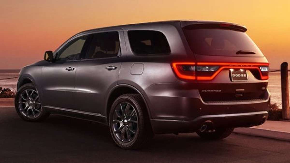 16 durango rt rear 34