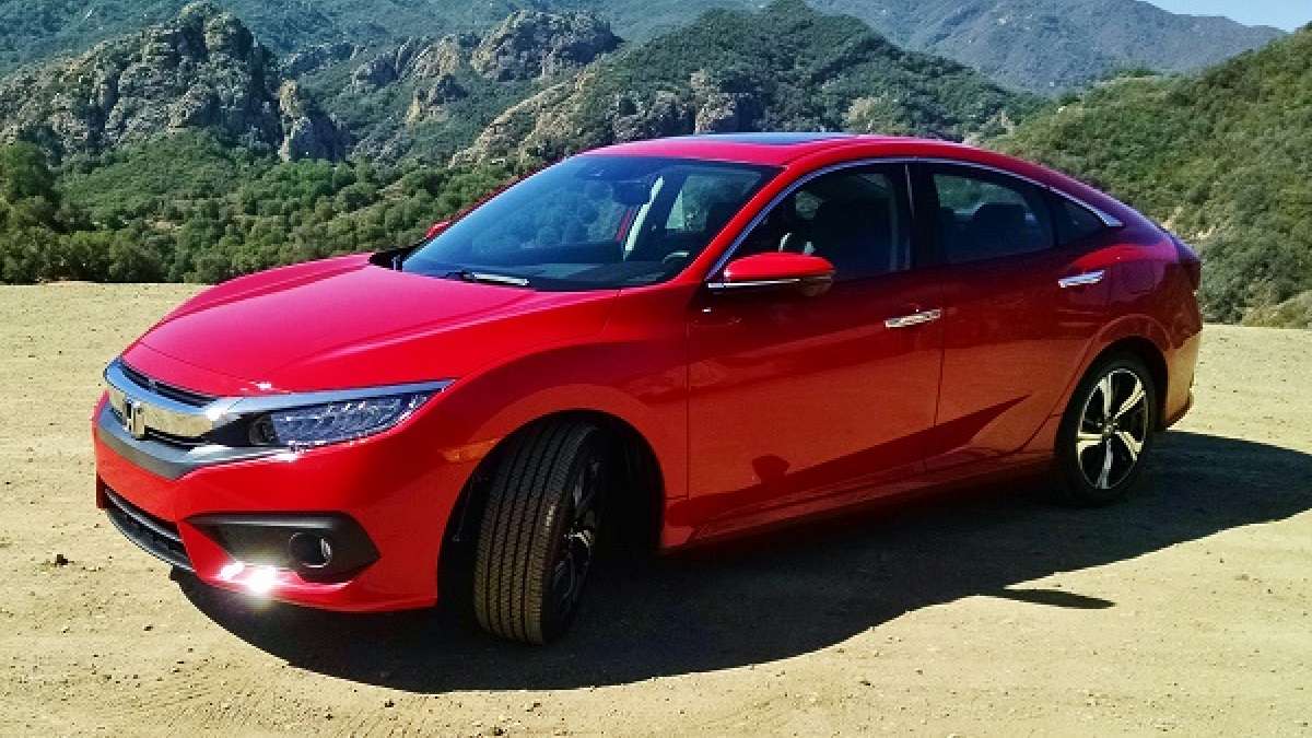 2016_Honda_Civic_Touring_Sedan