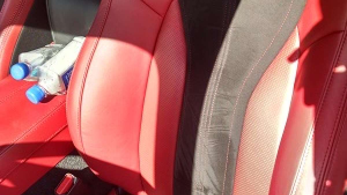 2017_Acura_NSX_Seat