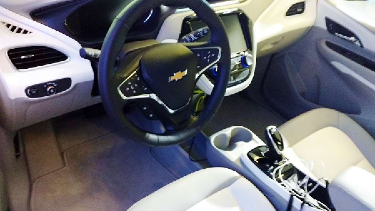 2017_Chevy_Volt_Interior