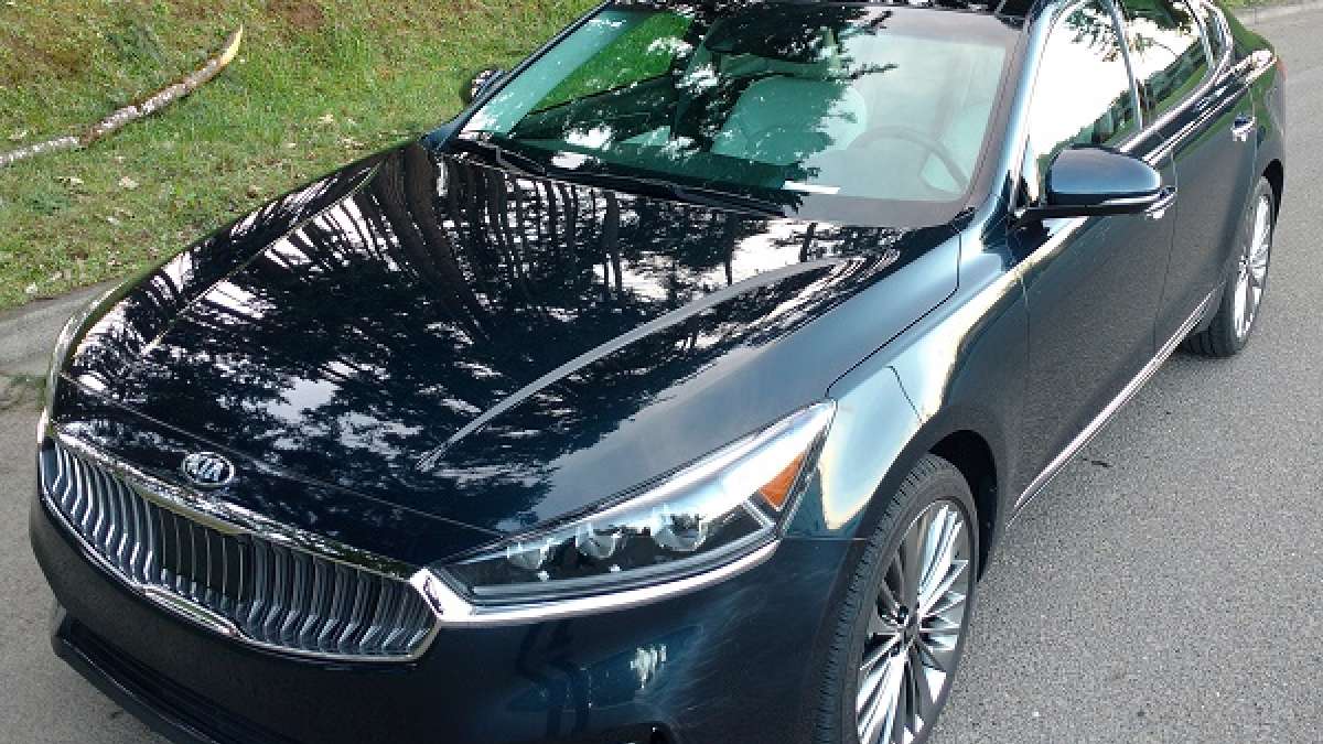 2017_Kia_CAdenza_Side_Profile