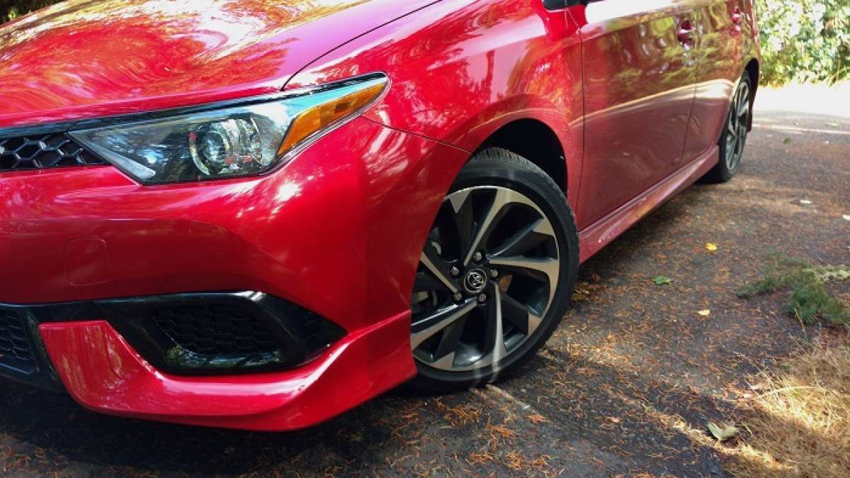 2017_Toyota_Corolla_iM_Hatchback