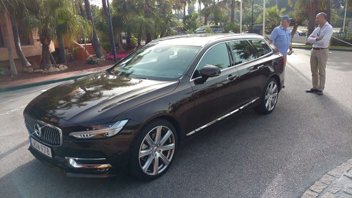 Volvo_V90