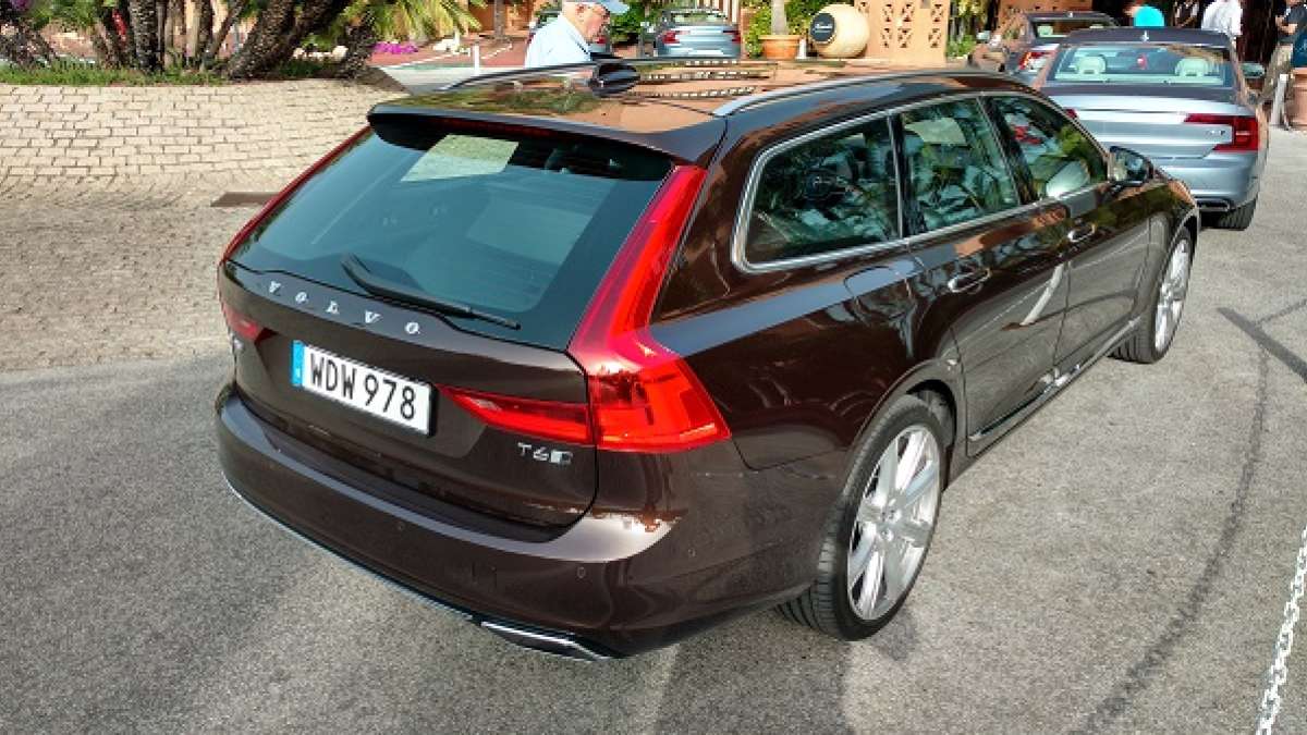 Volvo_V90_Wagon