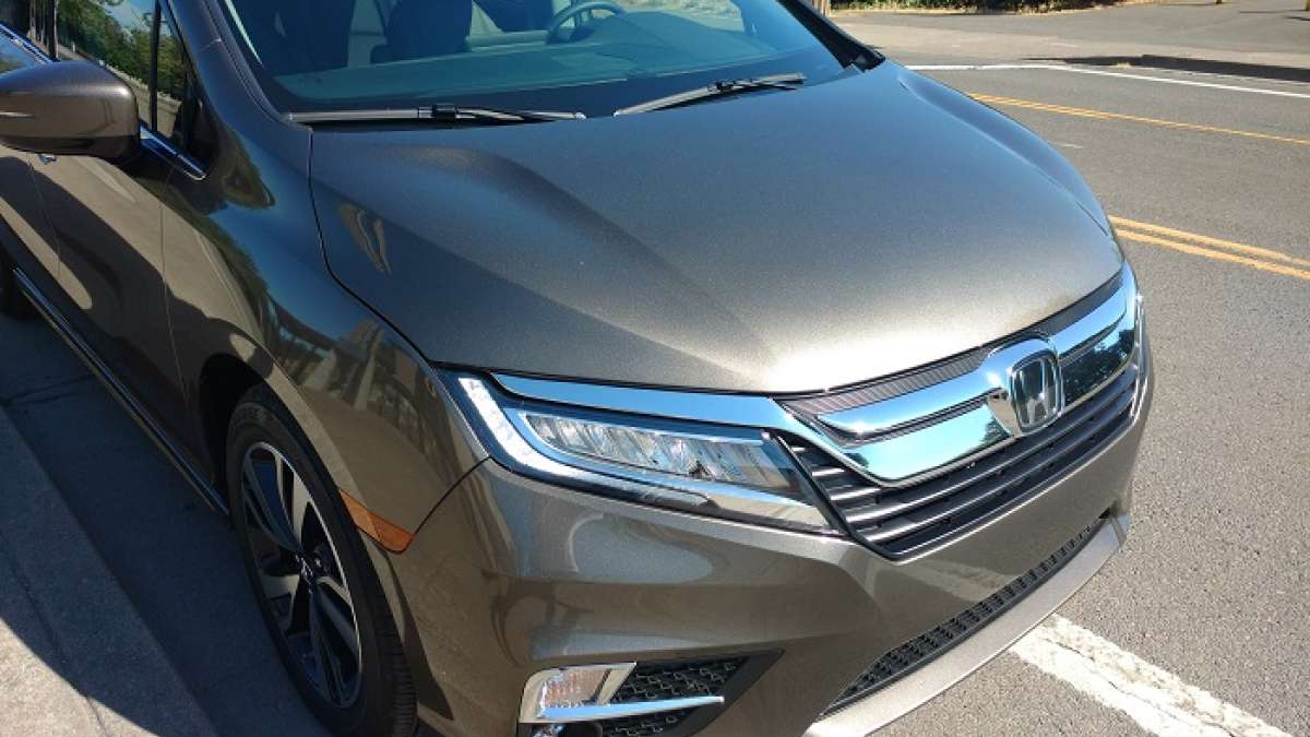 2018 Honda Odyssey front view