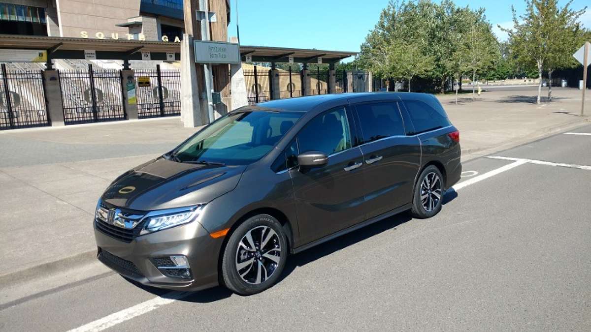 2018 Honda Odyssey side view