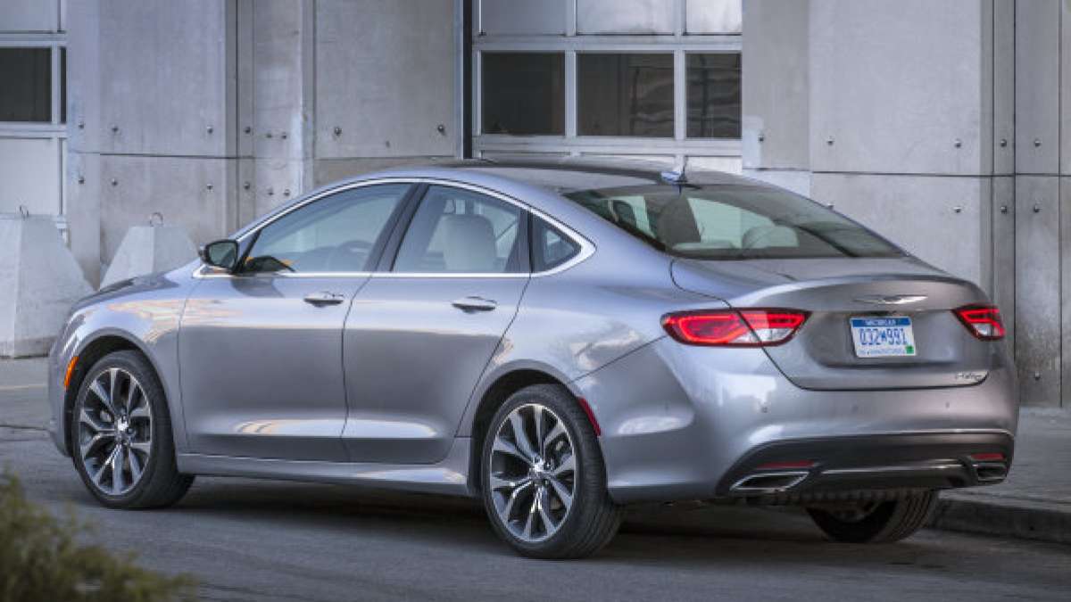 Chrysler 200 beauty rear