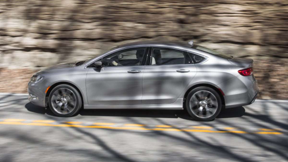 chrysler 200 side moving