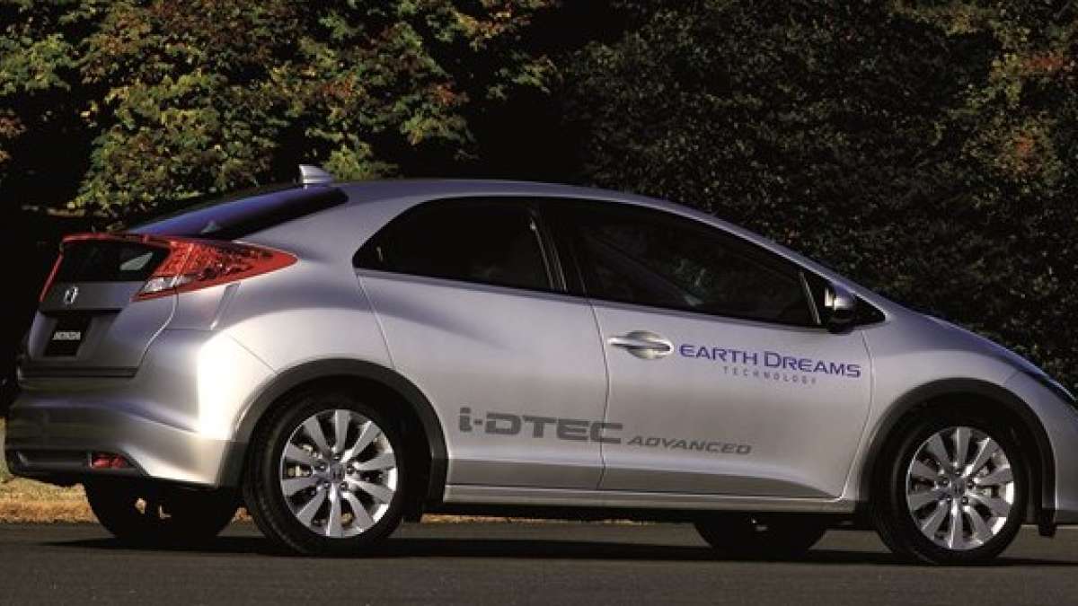 2015-Honda_Civic_Hatch