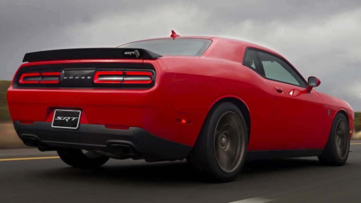 2017 challenger hellcat rear