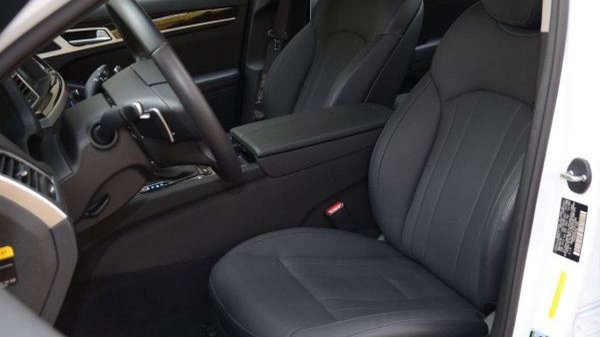 2015 genesis 38 sedan front seats