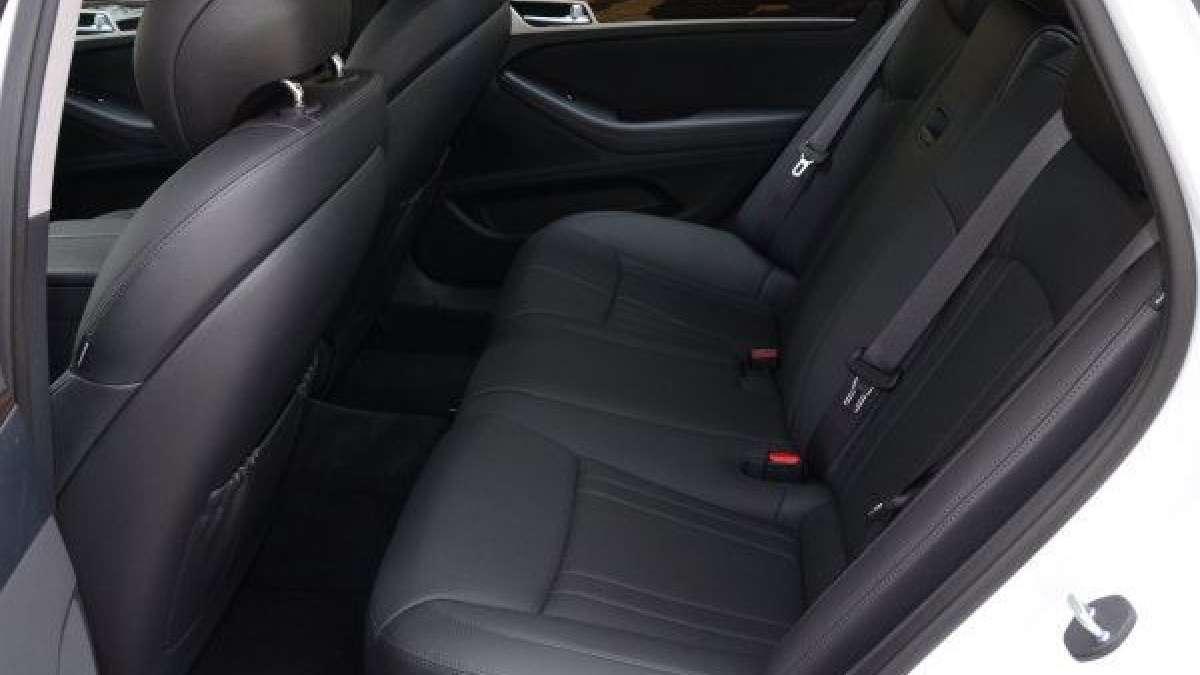2015 genesis 38 sedan rear seats