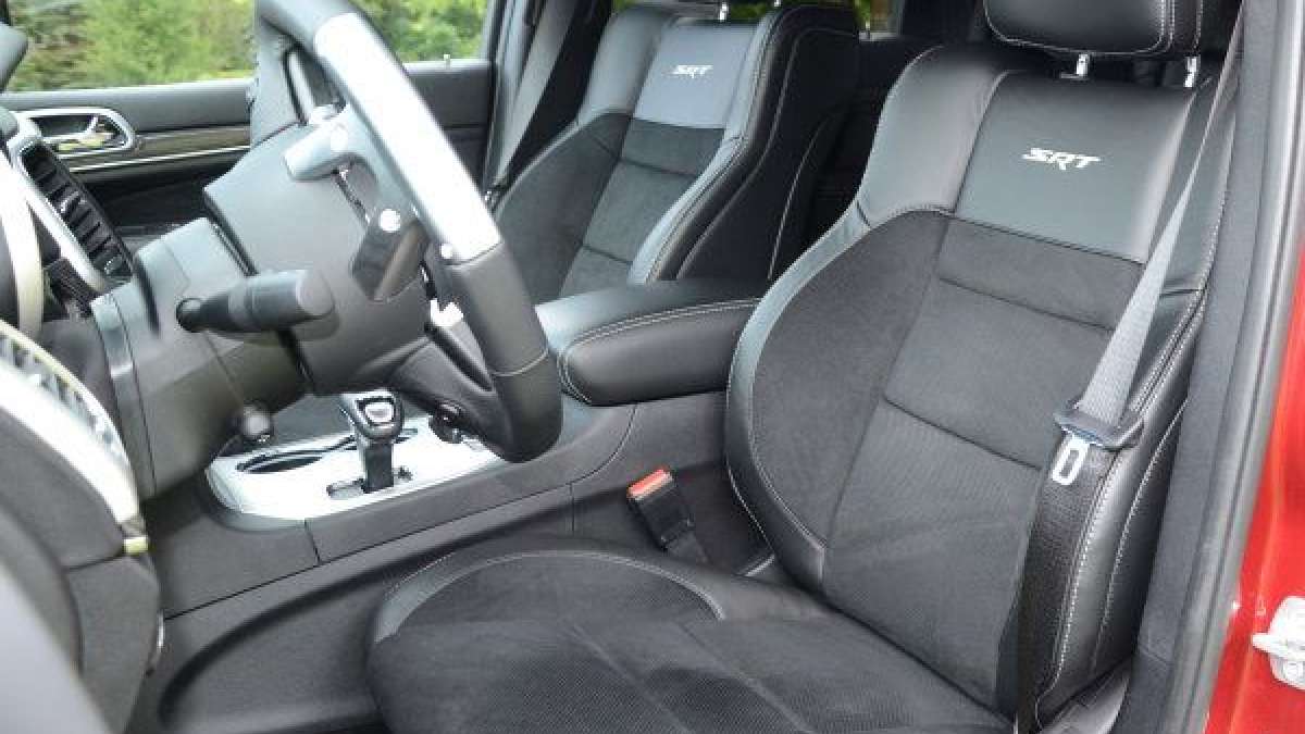 2014 srt jeep front seats