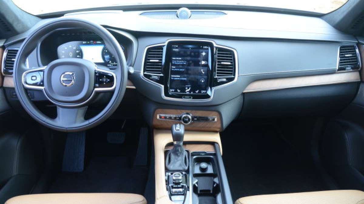 17 xc90 dash