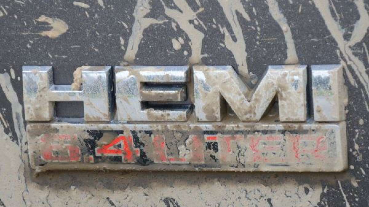 hemi muddy badge