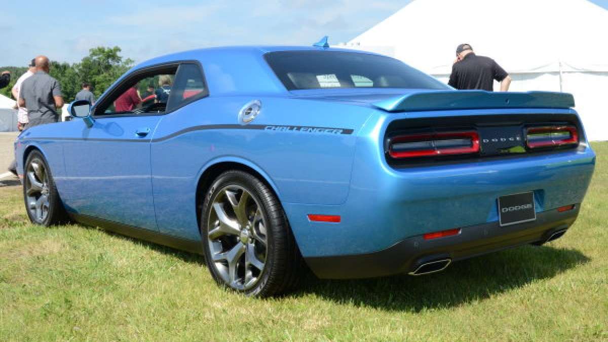 challenger sxt rear