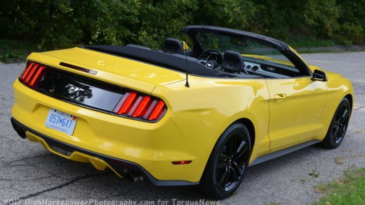 17 ecoboost mustang vert rear