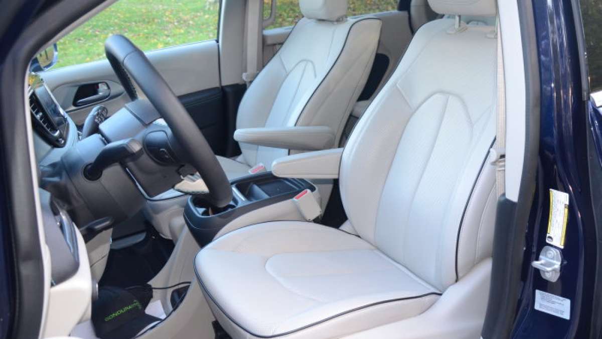 Pacifica Hybrid fr seats