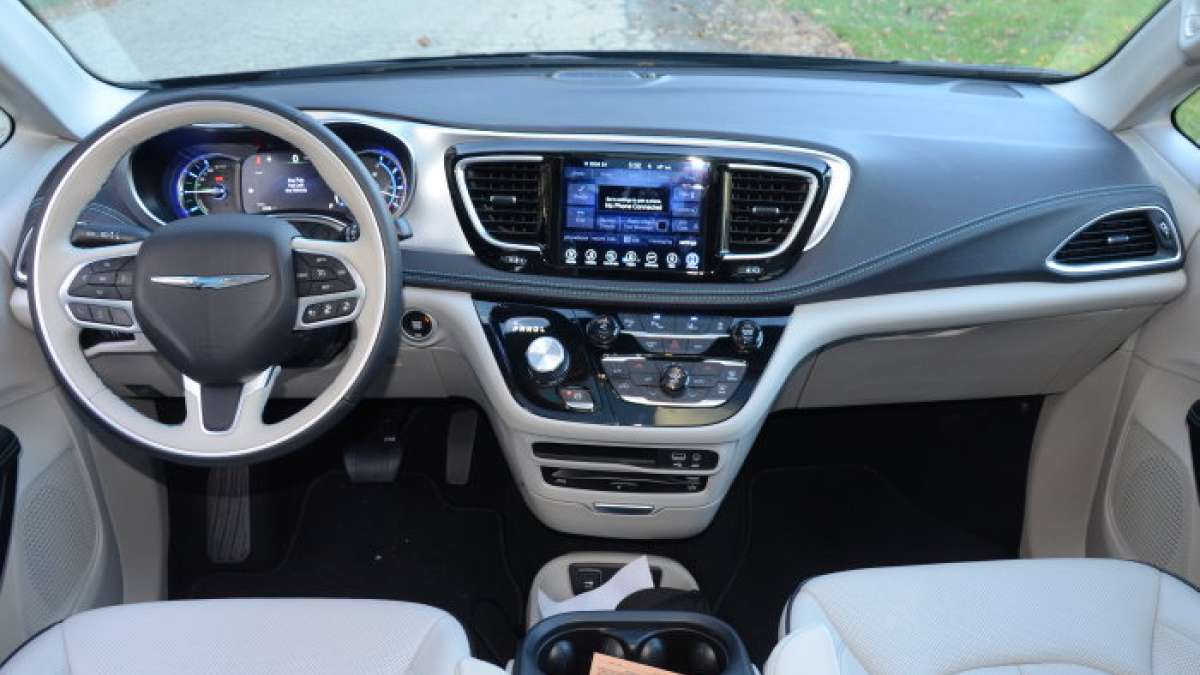 Pacifica Hybrid dash