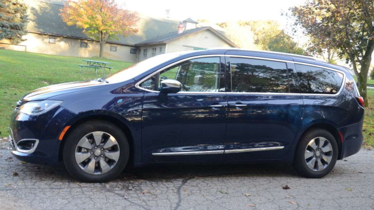 Pacifica Hybrid side