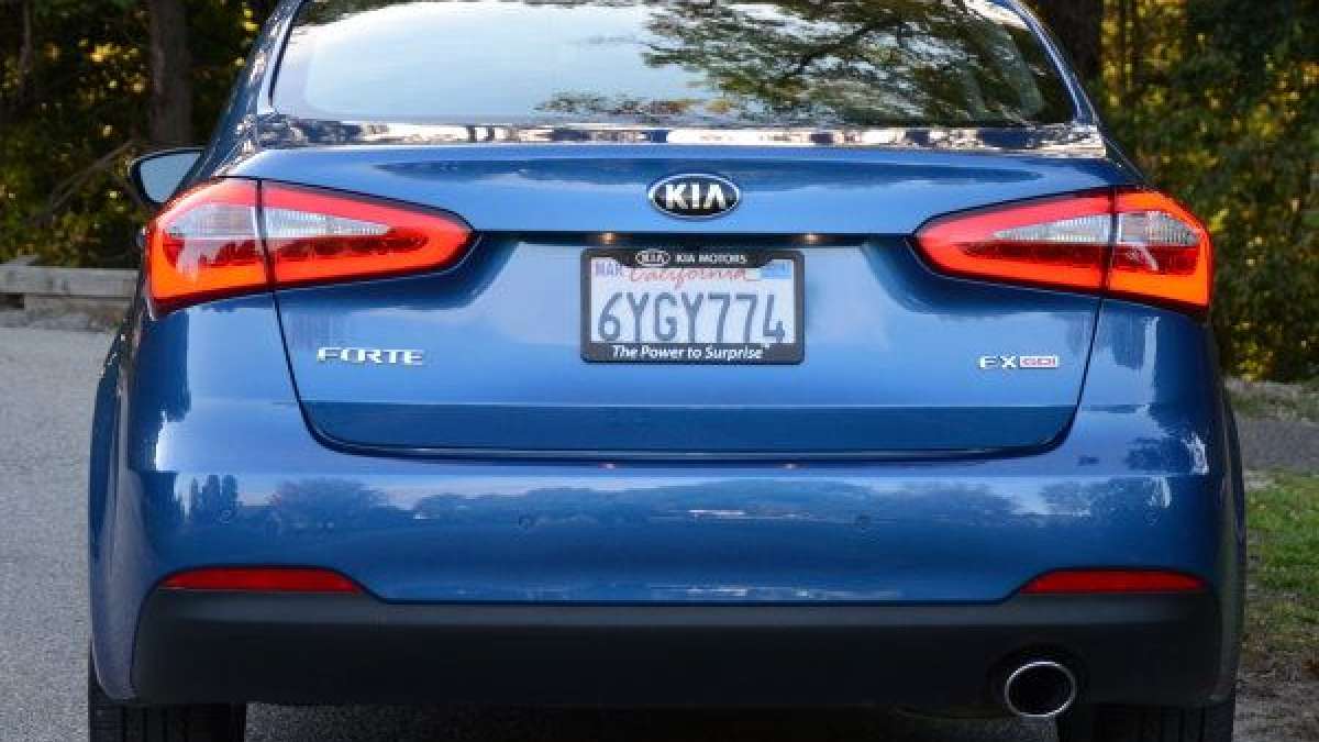 forte sedan rear