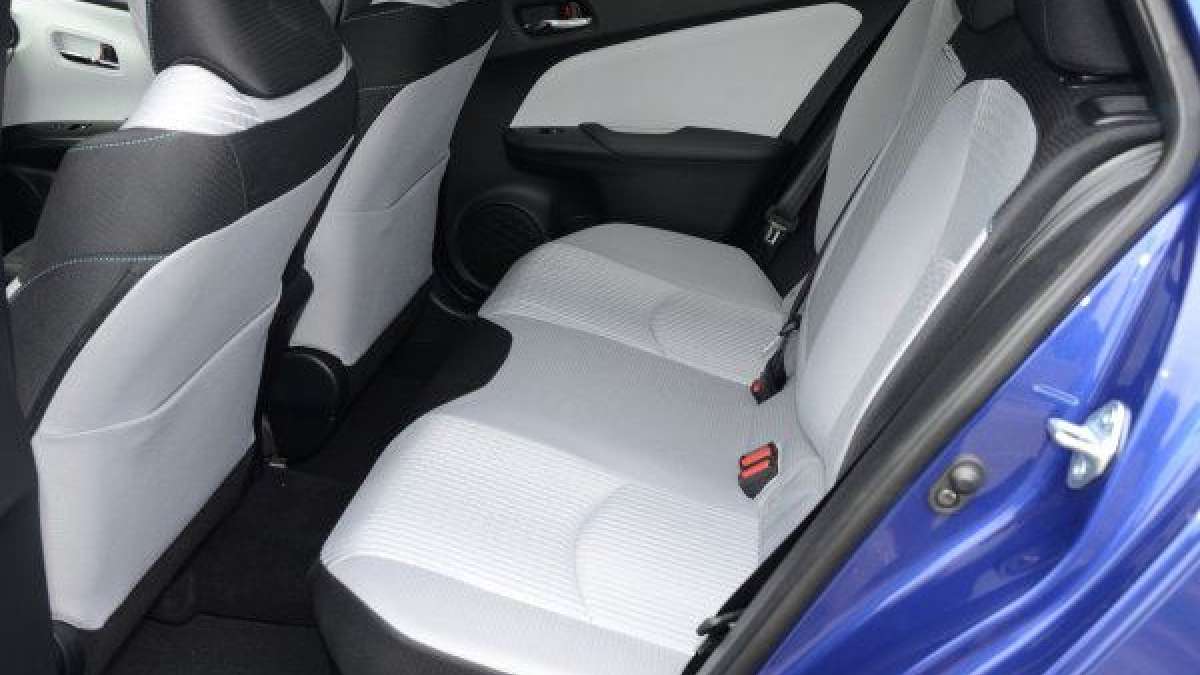 16 prius rr seats