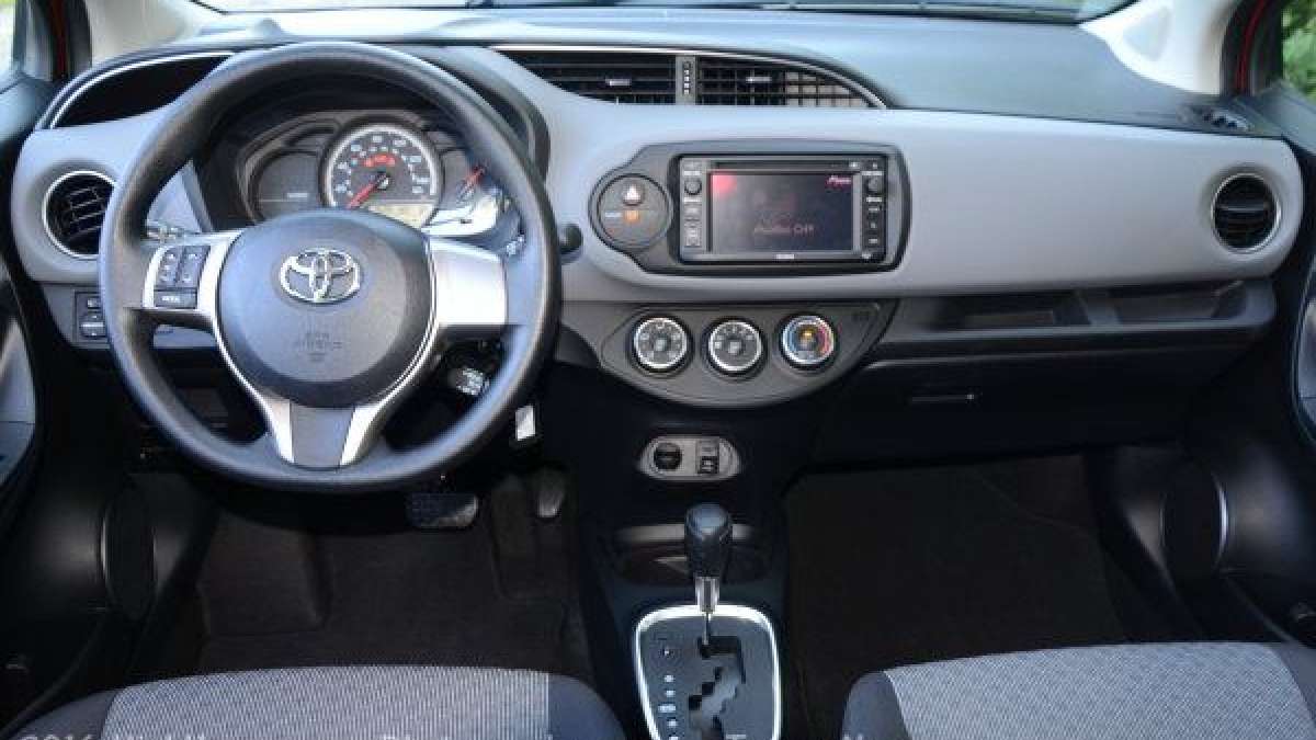 16 yaris dassh