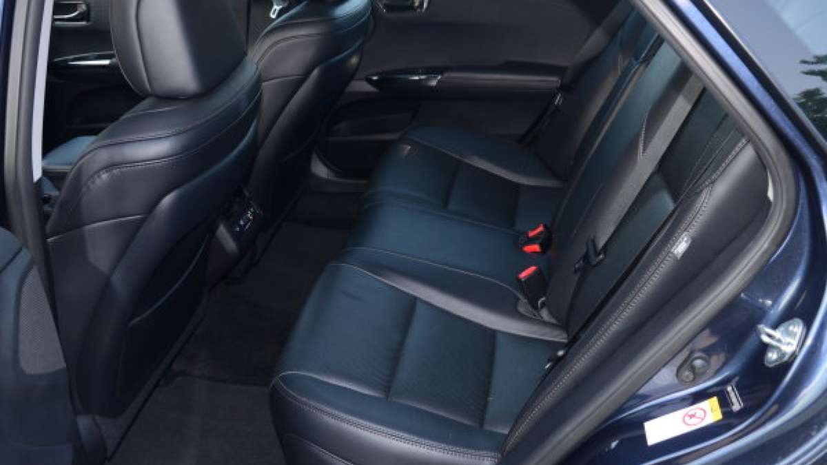 16 avalon limited rear seats