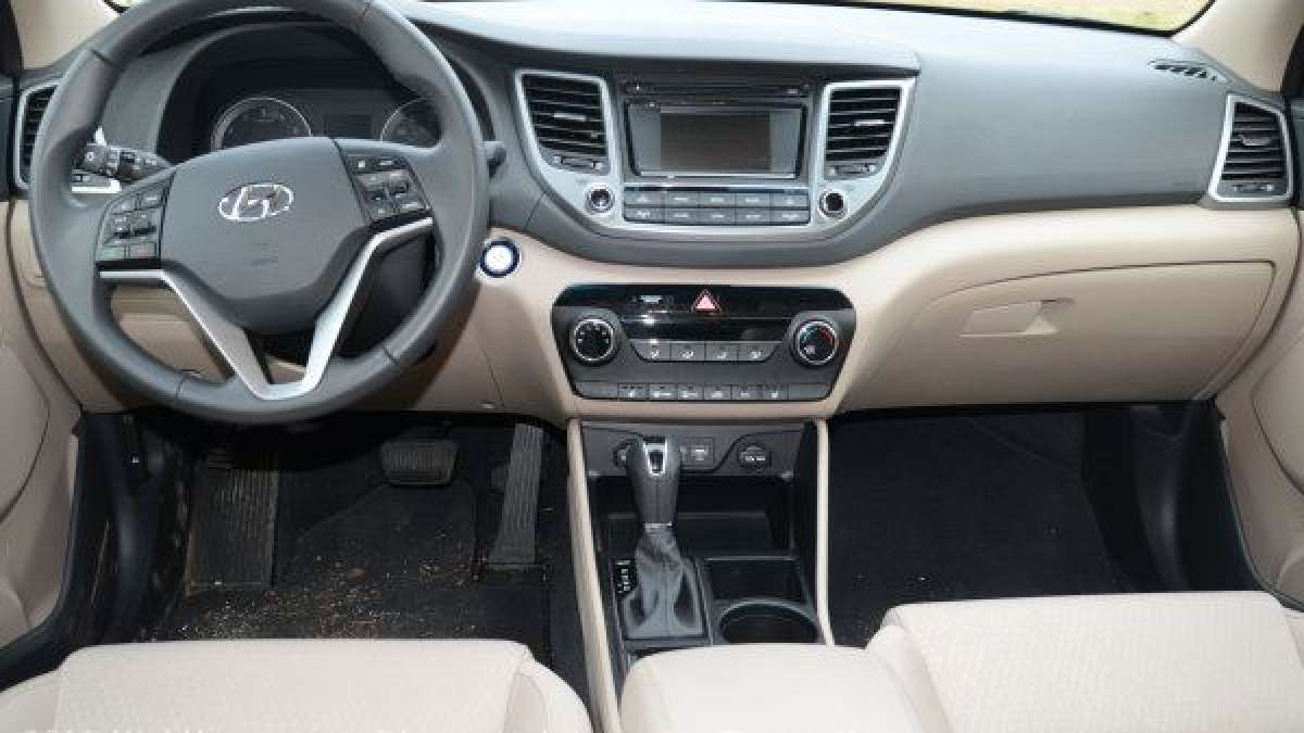 16 tucson sport dash