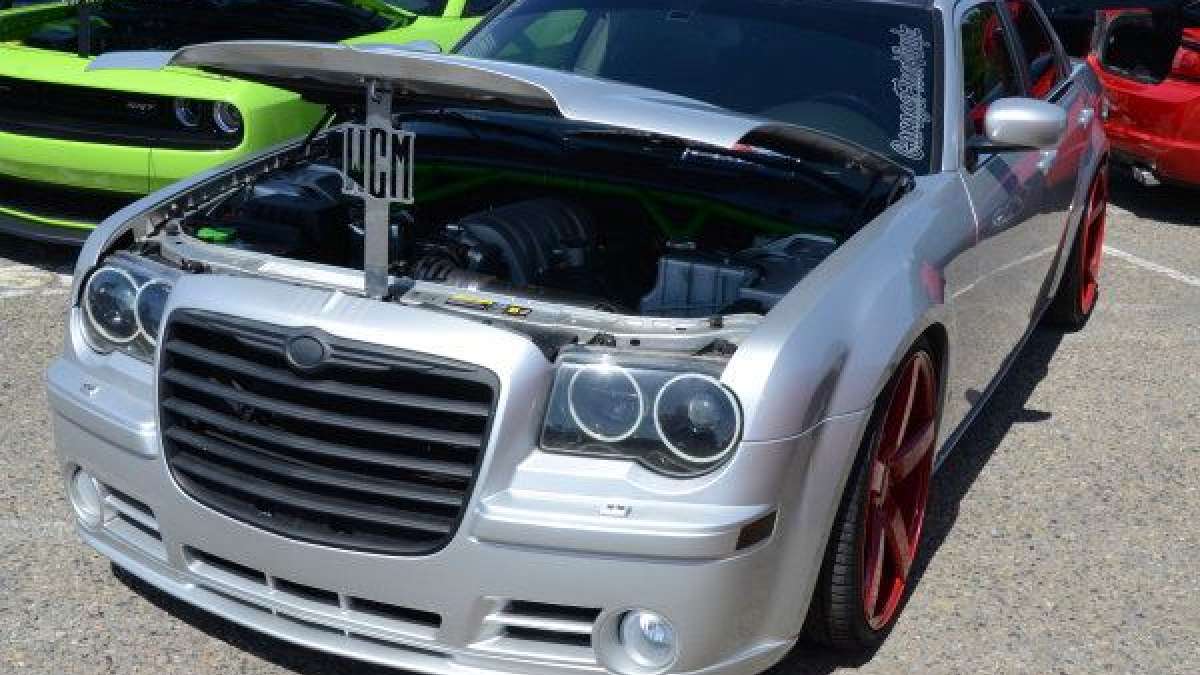 silver 300 red wheels