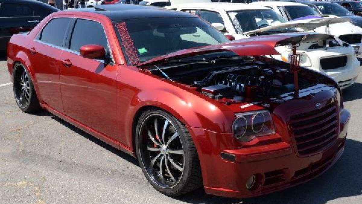 red chrysler 300