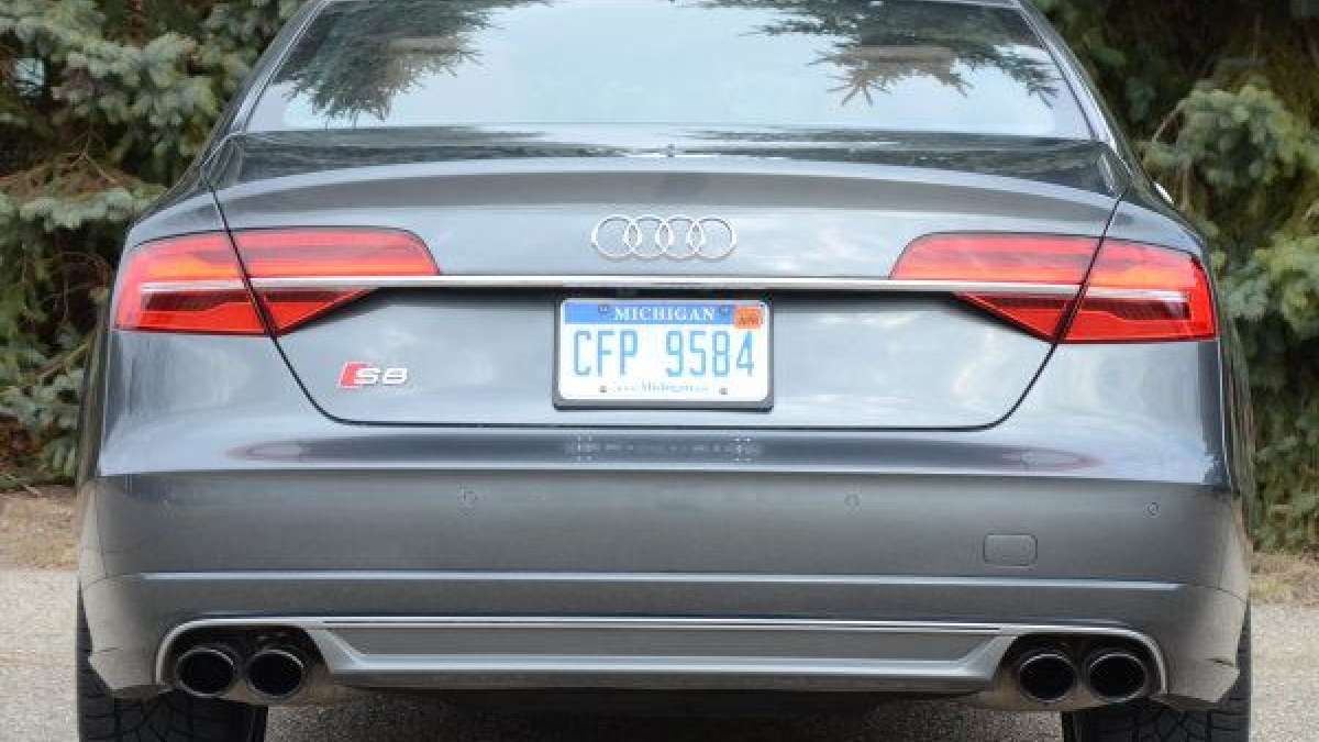 2015 audi s8 rear