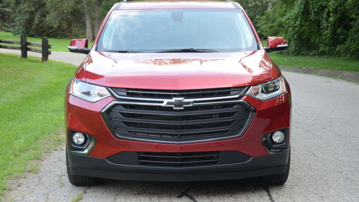 2018 traverse rs front