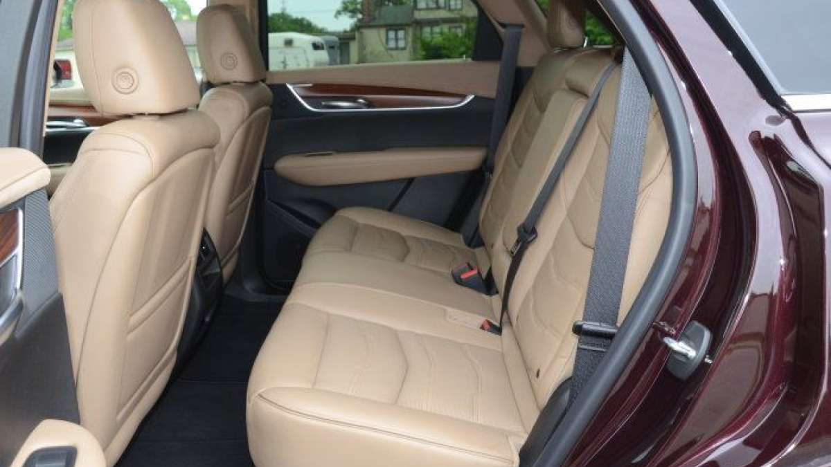 xt5 rear seat 17