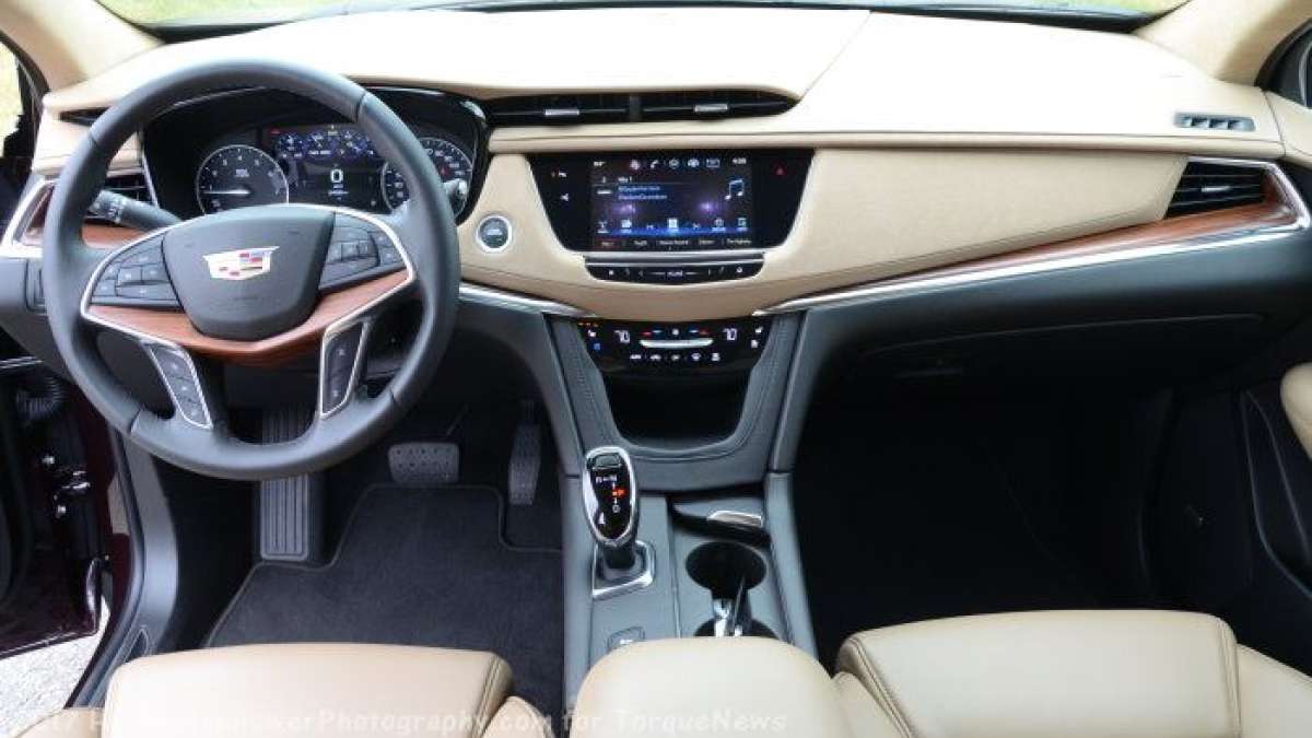 17 xt5 dash